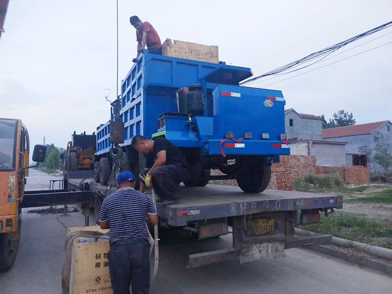 矿用运输车